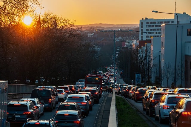 Mașini în trafic/ Foto: pixabay.com