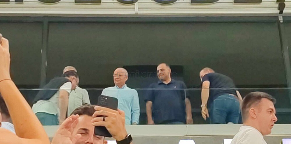 Primarul Emil Boc și viceprimarul Dan Tarcea prezenți pe Cluj Arena la meciul dintre U și CFR din 21 august 2023/ Foto: monitorulcj.ro