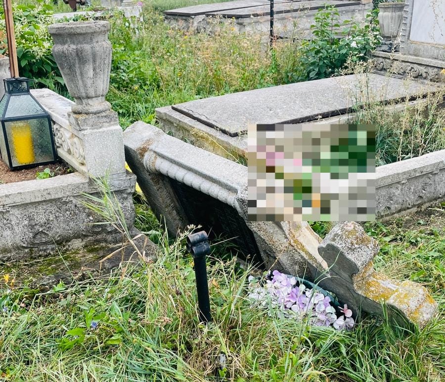 Femeia a fost scoasă moartă de sub cruce/ Foto: ISU Cluj