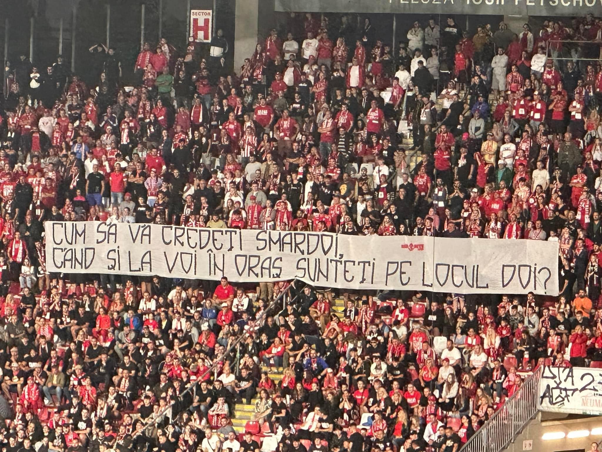 Unul dintre mesajele suporterilor UTA Arad către U Cluj / Foto: Adrian Lulas