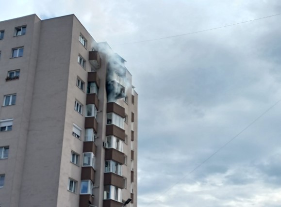 Incendiu la balconul unui apartament din Mănăștur / Foto: grup WhatsApp ISU Cluj