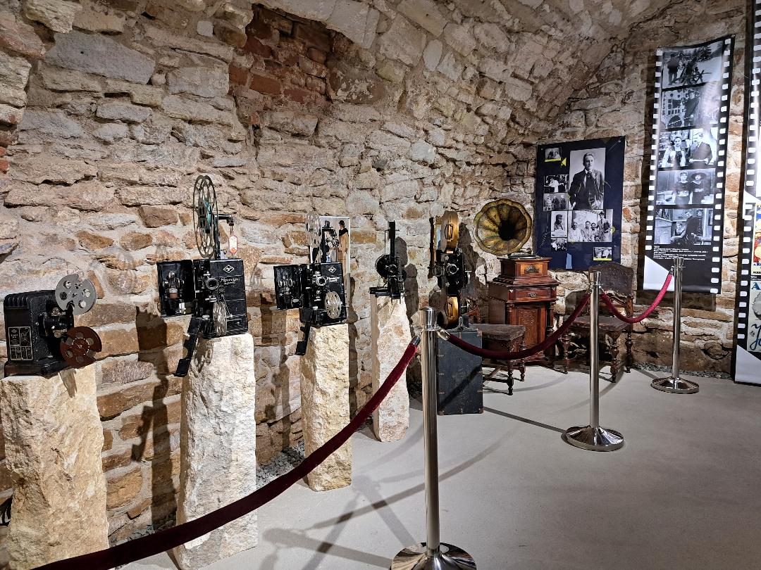Exponate din Muzeul Cinematrografiei