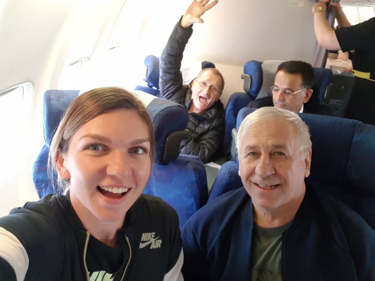 „Întâlnire surpriză între pasagerii zborului București - Cluj. Simona mergea să joace împotriva Elveției în Fed Cup