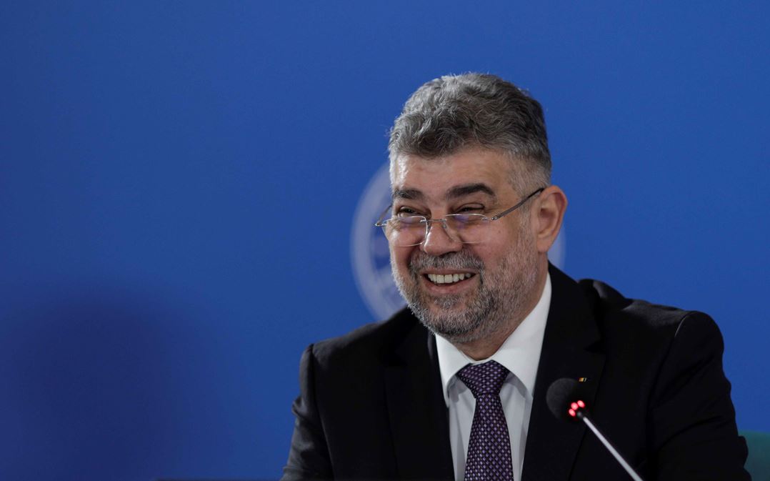 Marcel Ciolacu discuta cu presa prezenta la Palatul Victoria inaintea desfasurarii sedintei de guvern