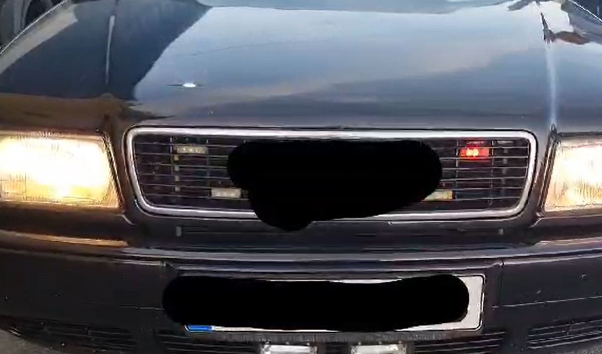 Șoferul avea montat ilegal pe mașină sistem de iluminare tip stroboscop/ Foto: IPJ Cluj