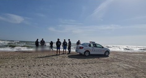 O tânără a fost găsită moartă de către câţiva turişti