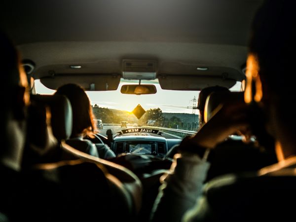 Bărbatul ar fi sărit din mașină în urma unei dispute cu iubita/ Foto: pexels.com