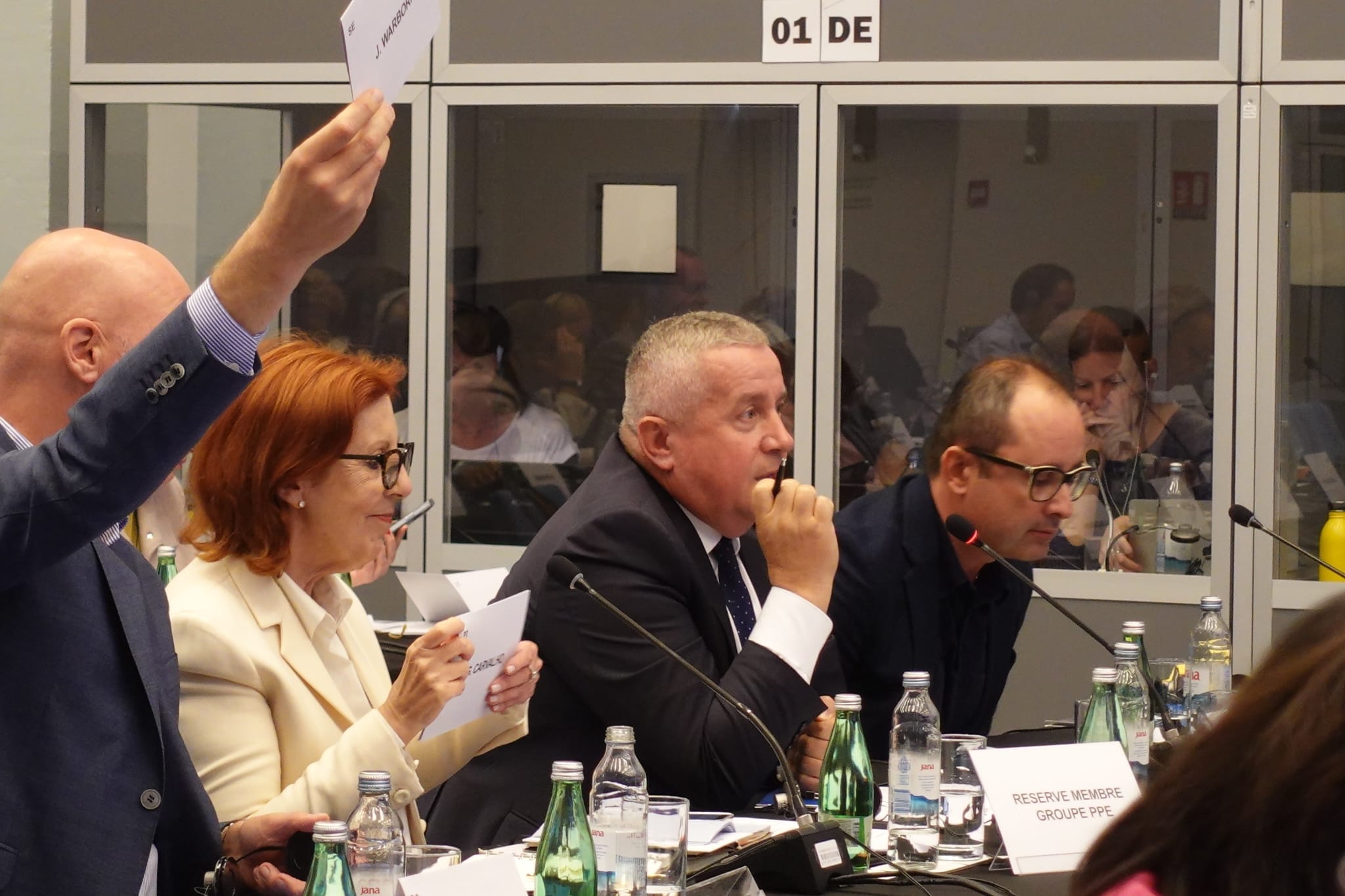 PPE a votat egalizarea subvențiilor între fermierii din statele membre. FOTO: Facebook/ Daniel Buda