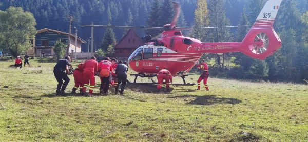 Alpinistul a fost preluat cu elicopterul SMURD/ Foto: Salvamont Romania-Dispeceratul National Salvamont - Facebook