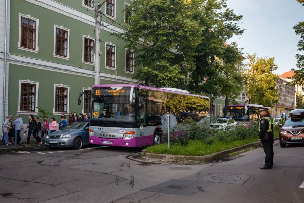 Primăria Cluj-Napoca va plăti abonamentele pentru elevii care vin să învețe în municipiu din alte localități din zona metropolitană/ Foto: Emil Boc - Facebook