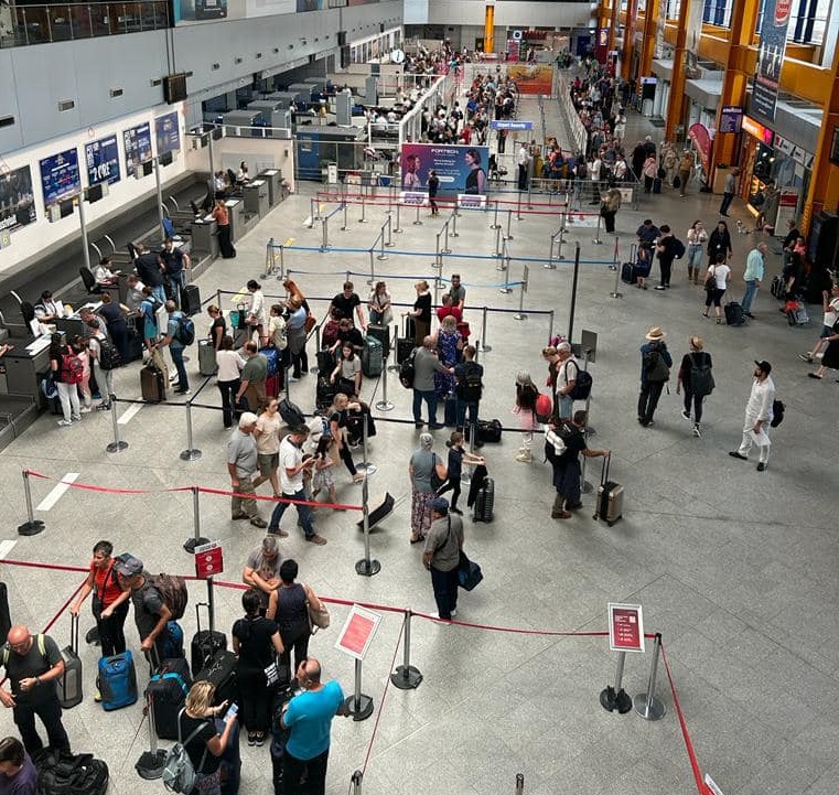 Pasageri pe Aeroportul Cluj. Foto: Facebook Aeroportul Internațional Avram Iancu Cluj