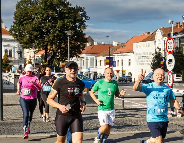 Emil Boc a alergat la semimaratonul desfășurat în centrul Clujului/Foto: Emil Boc Facebook.com