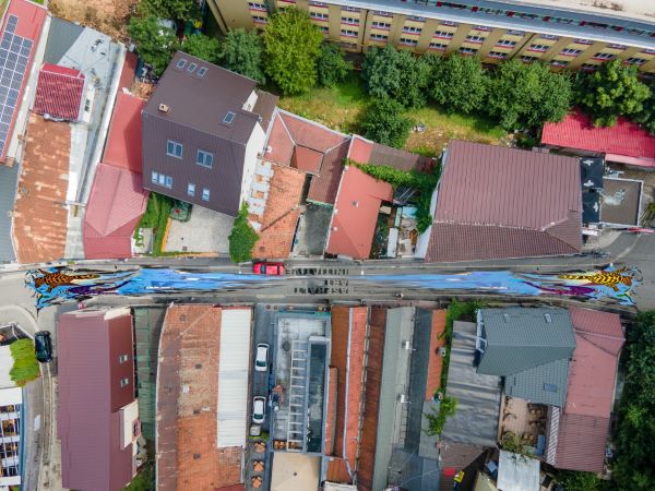 Asfaltul de pe strada Piezișă va fi pictat printr-o inițiativă internațională din care mai fac parte orașe precum Milano sau Amsterdam/ Foto: Municipiul Cluj-Napoca - Facebook