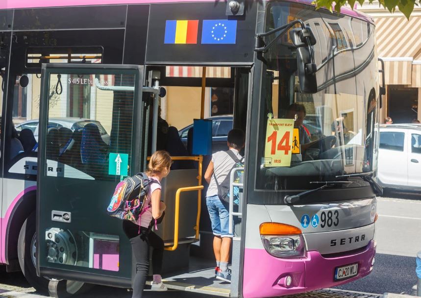 Transport public gratuit pentru elevii din zona metropolitană/Foto: Emil Boc Facebook.com