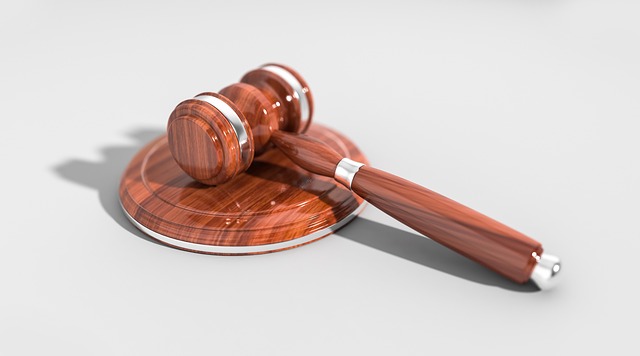 O judecătoare de la Tribunalul Suceava a fost reţinută pentru 24 de ore de procurorii Parchetului General