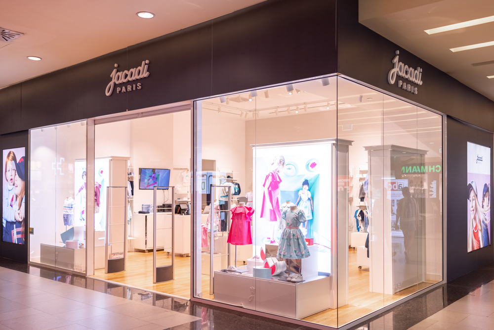 Jacadi vine la Iulius Mall Cluj cu piese vestimentare și accesorii din colecții create în atelierele pariziene