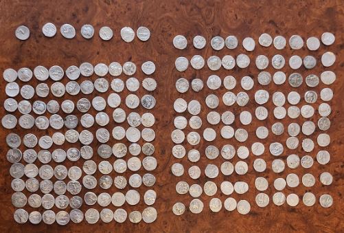 Peste 400 de monede din perioada romană