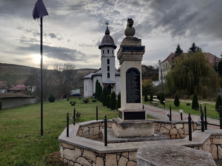 Locuitorii din Nădășelu cer CNAIR să nu construiască viaductul A3 peste cimitirul din localitate / Foto: monitorulcj.ro