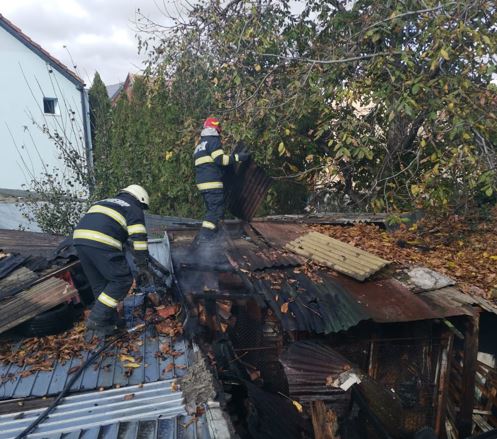 Intervenție pompieri pentru stingerea unui incendiu/Foto: ISU Cluj
