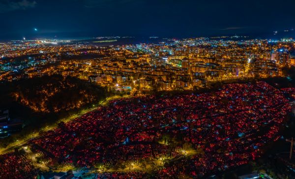 Imagini spectaculoase din dronă au fost făcute în noaptea de Luminație în cimitirul din Mănăștur/ Foto: Sergiu Razvan - Facebook