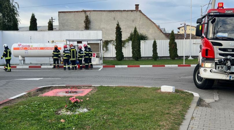 Intervenție ISU Cluj în cazul scurgerilor de carburant  la o stație GPL/Foto: ISU Cluj