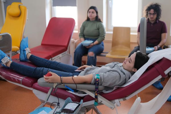 Peste 720 de persoane au răspuns apelului lansat de Universitatea Babeș-Bolyai din Cluj-Napoca (UBB) în cadrul campaniei de donare de sânge „Donăm împreună