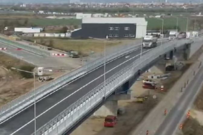 Pasajul rutier de pe Autostrada Transilvania