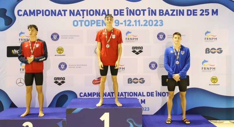 Înotătorul David Popovici (CS Dinamo) s-a impus fără emoţii în proba de 200 m liber