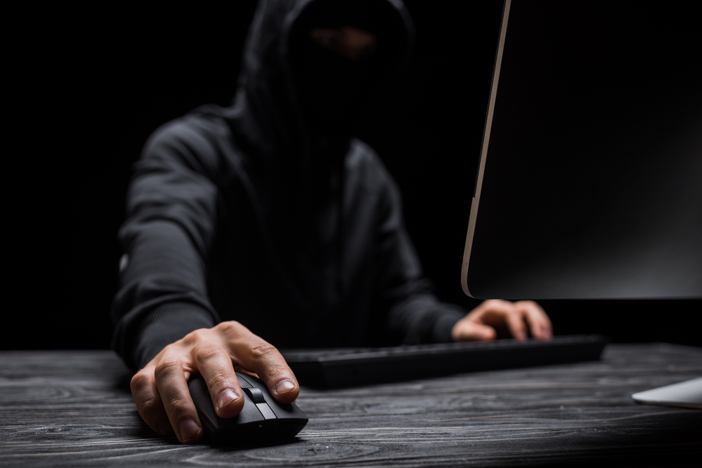 Bărbat din Cluj bănuit de pornografie infantilă