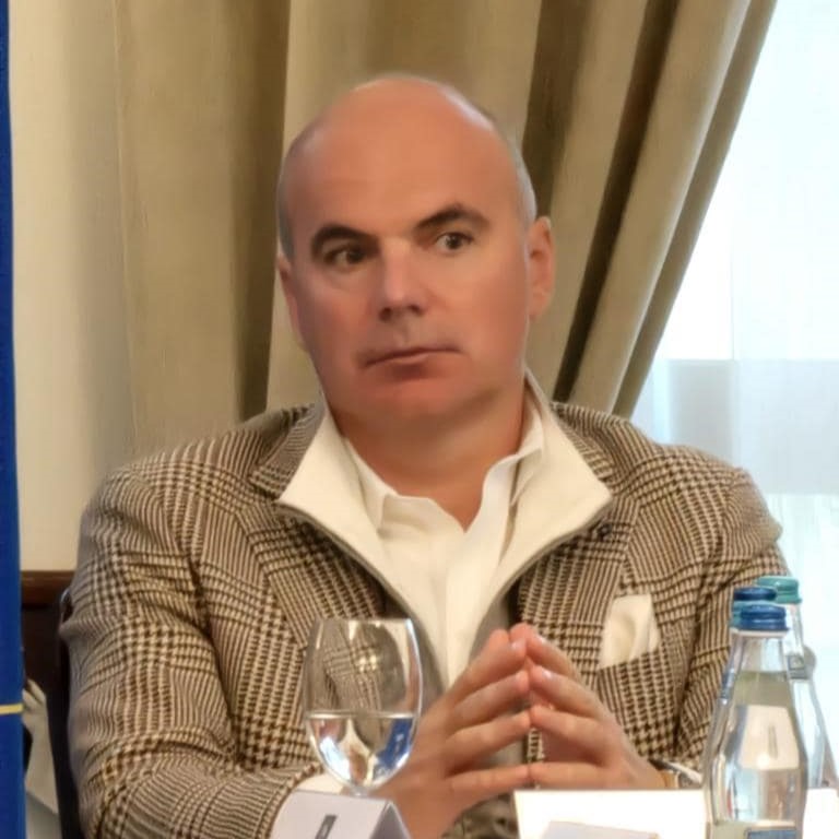Liberalul Rareș Bogdan „flutură” varianta ruperii guvernării cu PSD în cazul în care se vor discuta noi majorări de taxe și impozite.FOTO: Facebook/ Rareș Bogdan