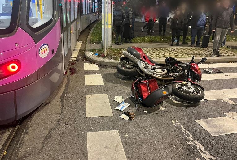 Accident rutier între un tramvai și o motocicletă/Foto: ISU Cluj