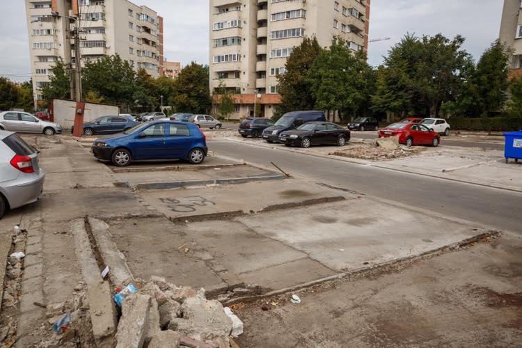 Locuri de parcare unde au fost demolate garaje / Foto: arhivă Facebook Emil Boc