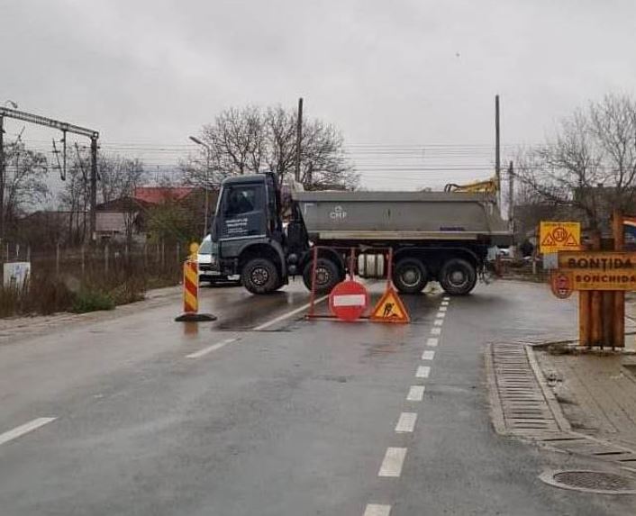 Trafic rutier închis circulației publice în zona trecerii de cale ferată din Bonțida