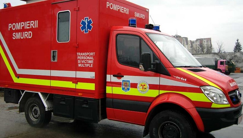 Pacienții de la Spitalul de Psihiatrie din Murgeni sunt transportați la un alt spital cu ambulanțe pentru victime multiple / Foto: smurd.ro