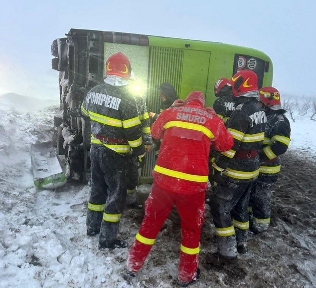 Autocar răsturnat în Ialomița
