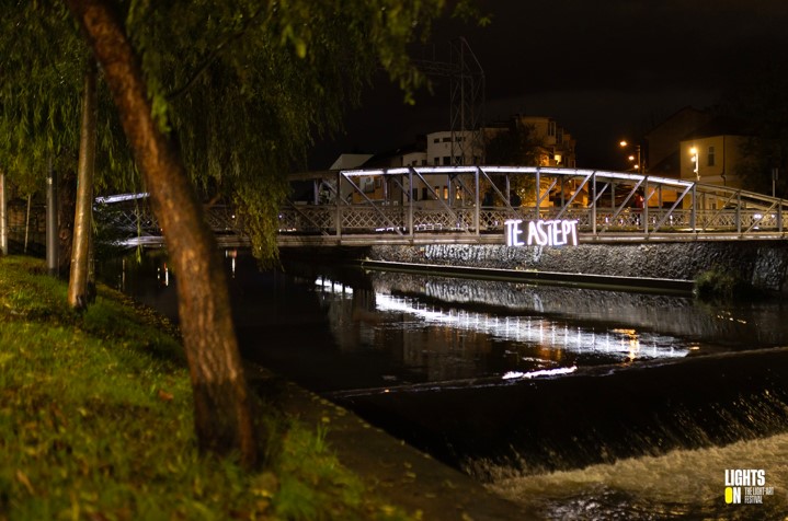Instalația de lumini „Te aștept” a fost vandalizată / Foto: Lights On Romania - Facebook