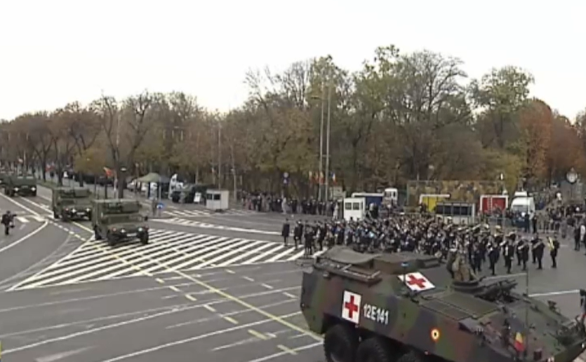 Parada militară organizată la Bucureşti cu ocazia Zilei Naţionale a României a început vineri în Piaţa Arcului de Triumf/ Foto: Ministerul Afacerilor Interne