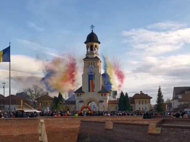 Artificii de zi la Cetatea Alba/ Foto: ALBA IULIA - ORASUL MEU - Facebook