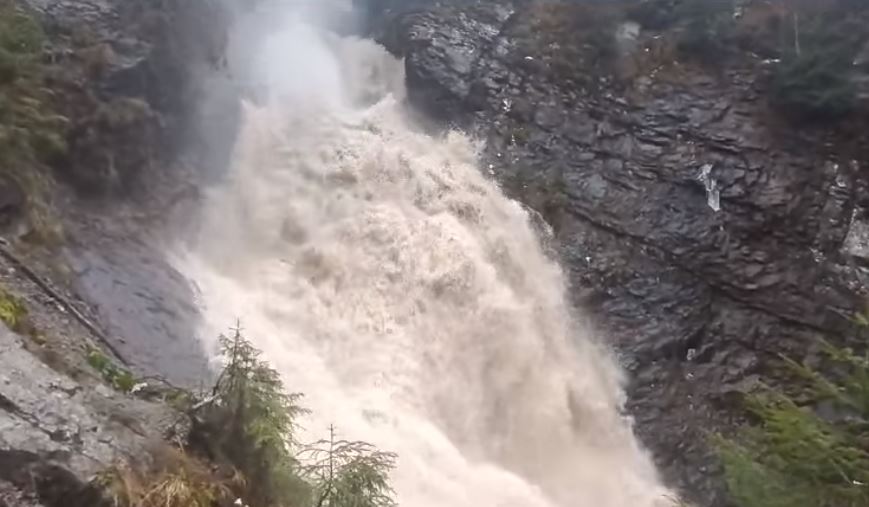 Cascada Vălul Miresei/Foto: Salvamont Vlădeasa Cluj Facebook.com