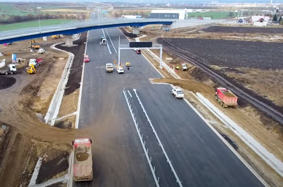 Lucrări în teren la secțiunea Chețani-Câmpia Turzii (A3)/Foto: Autostrada A3 Chețani-Câmpia Turzii 04.12.2023 raulpristopan youtube.com