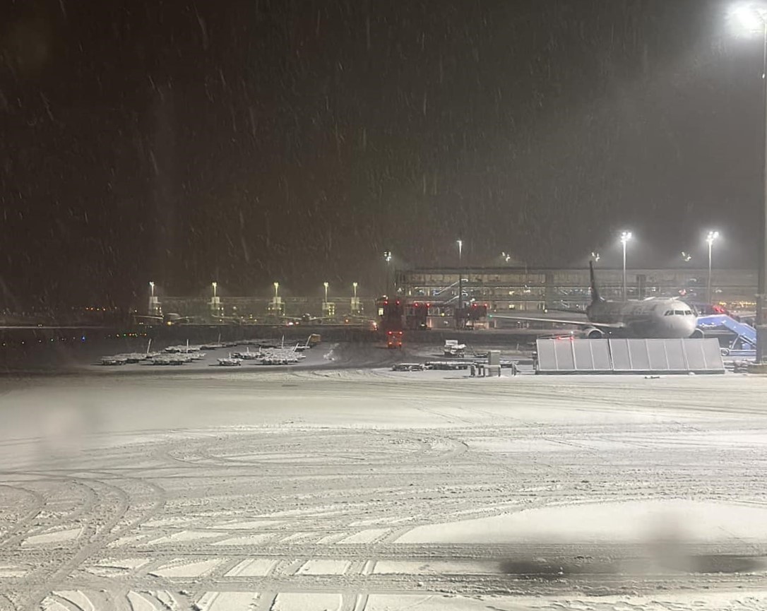 Aeroportul din Munchen și-a suspendat zborurile din cauza vremii extreme / FOTO: Facebook - Bogdan Maioreanu