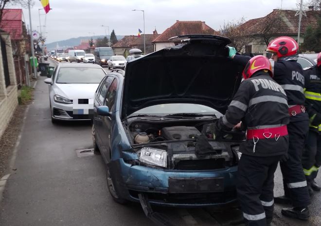 Accident rutier cu trei autoturisme implicate