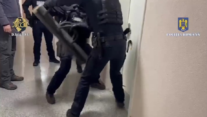 Mascații au intrat peste un clujean în casă