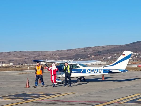 Moș Crăciun a aterizat pe Aeroportul Cluj/ Foto: Aeroportul Internațional Avram Iancu Cluj - Facebook