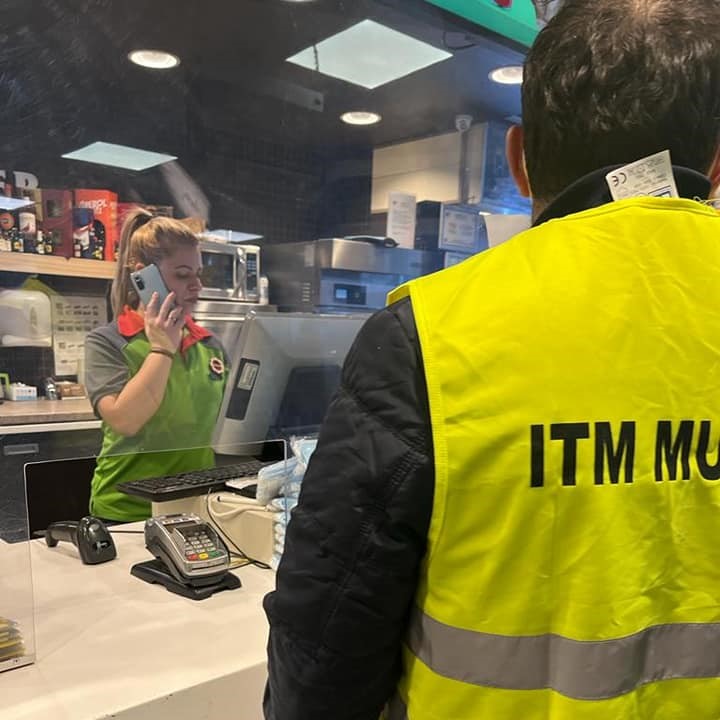 Amenzi pentru firmele care duc români la muncă în străinătate. Foto: arhivă/ Facebook - Inspecția Muncii