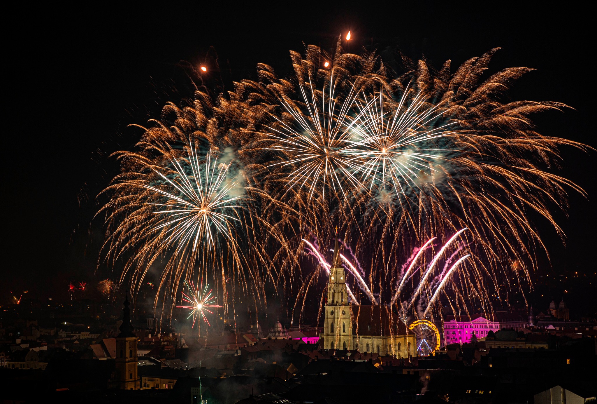 Concerte și artificii în Piața Unirii