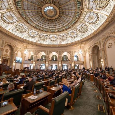 Românii nu au încredere în politicieni  Foto: Facebook Senat
