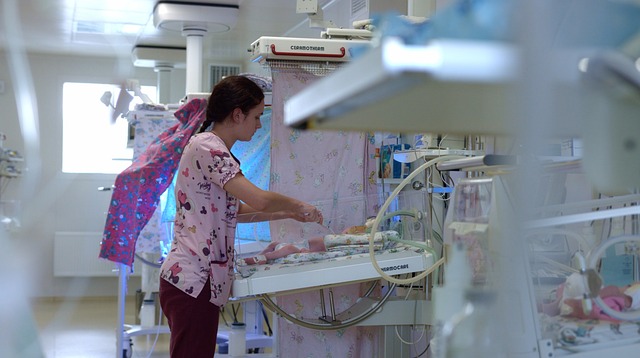 Mulți copii părăsiți în spital / Foto: pixabay.com