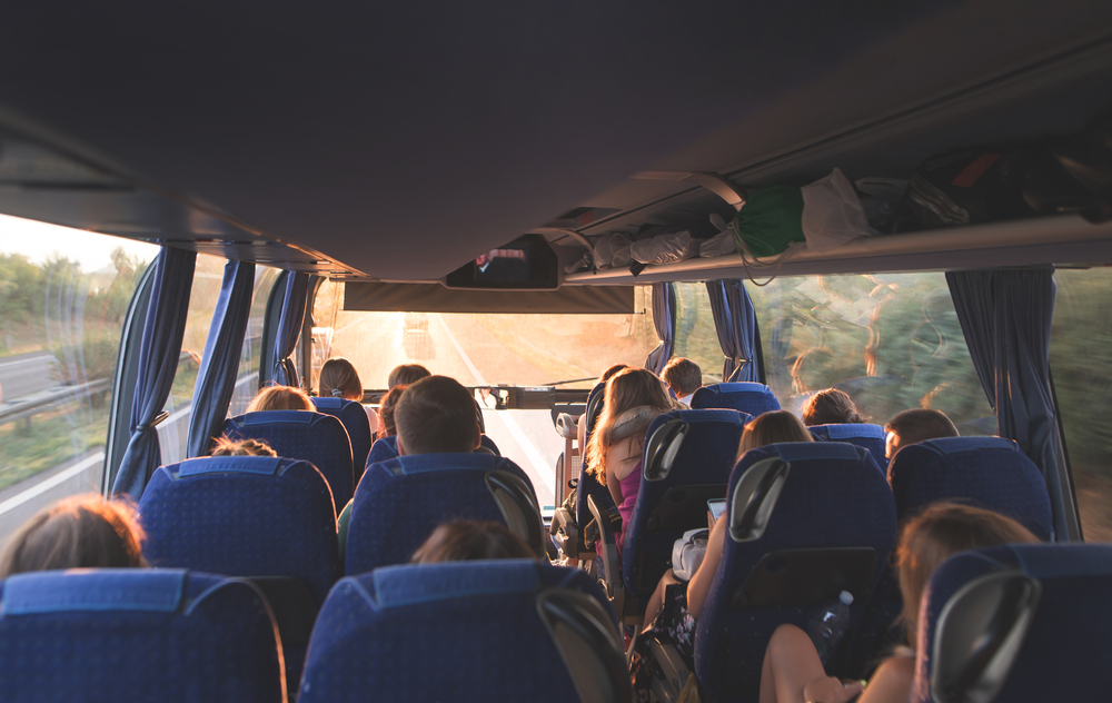 ălătorii vor fi transferați cu autocare și autobuze