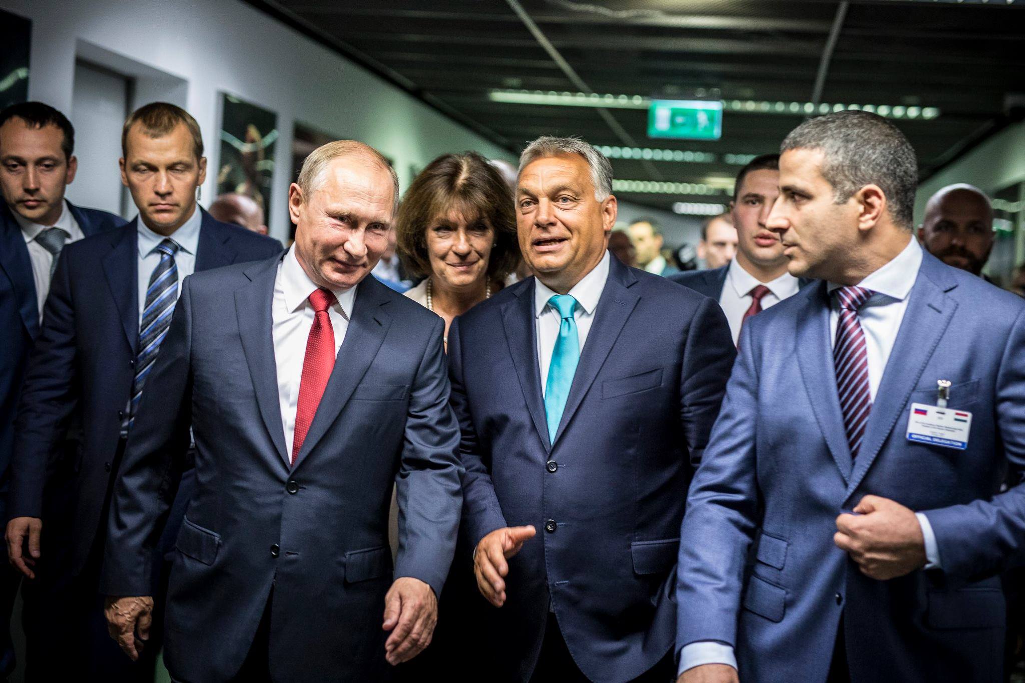 Fotografie din anul 2017 cu președintele rus Vladimir Putin și premierul ungar Viktor Orban